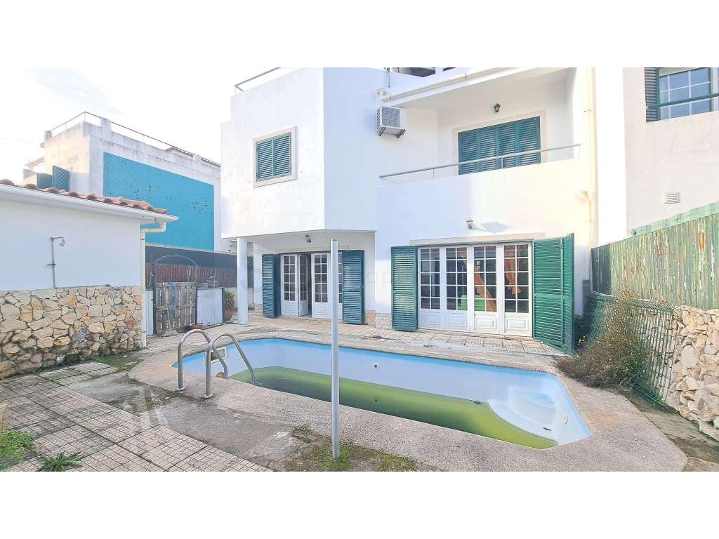 Moradia T3 +1 independente com garagem e piscina em Sesimbra-4