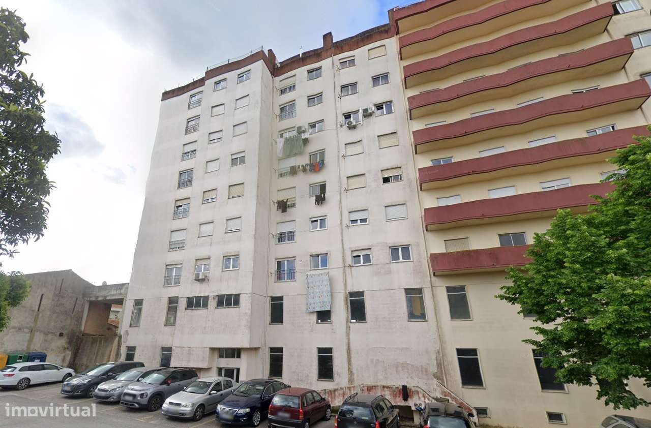 Apartamento T3 com 109m² em Rio Maior | Excelente Oportunidade-0