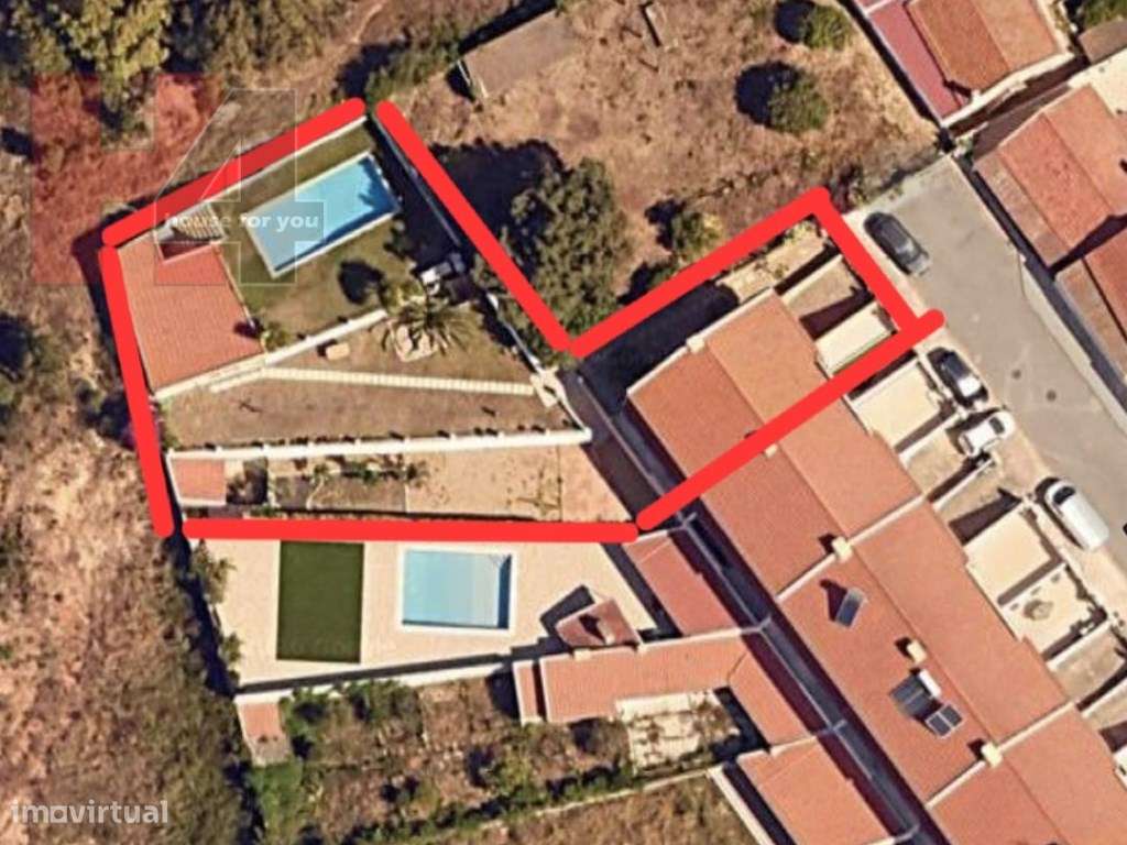 Moradia T4 com piscina inserida num terreno de 670m2 - Setúbal (OFE...-44