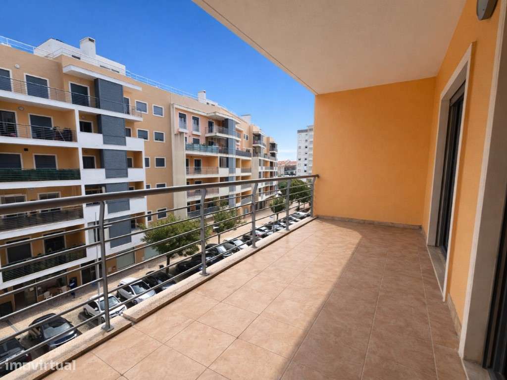 T2 com Varanda e Garagem na Vila Chã - Grande imagem: 5/34