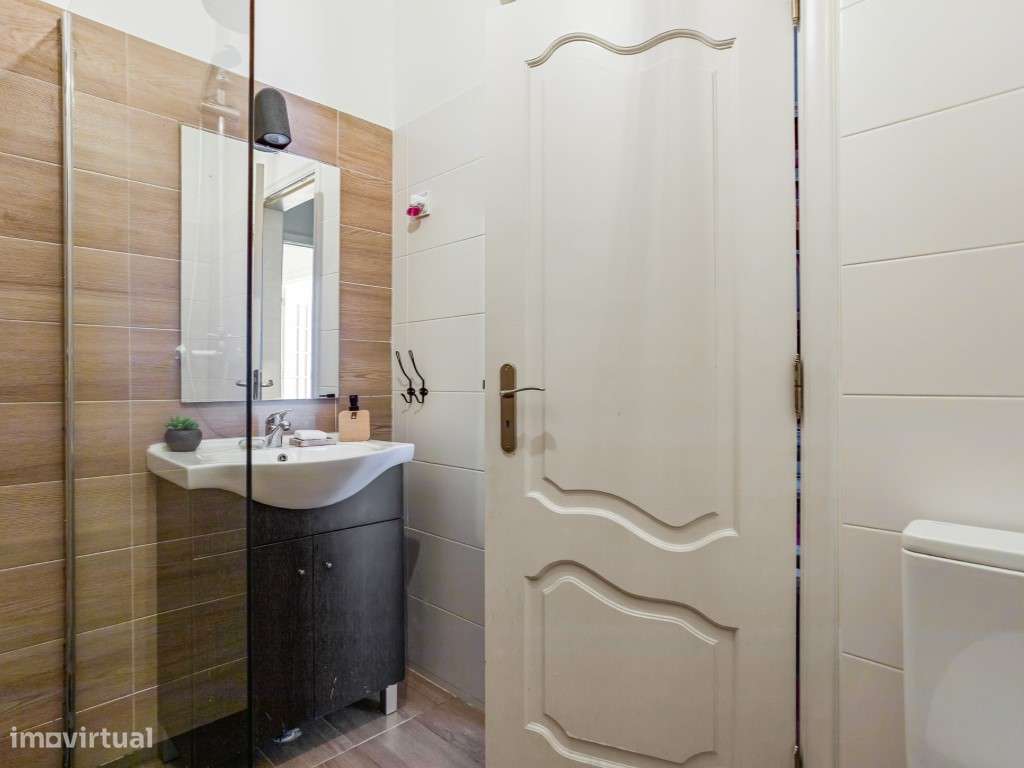 Excelente Apartamento T4 em MIraflores-23