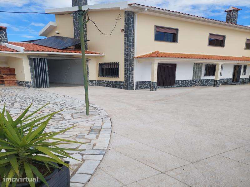 Excelente Quintinha em Lote de 1960 m2, com construção de 300 m2-2