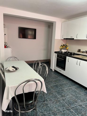 Casa cu 2 corpuri si magazin, teren 241 mp, zona 9 Mai-5