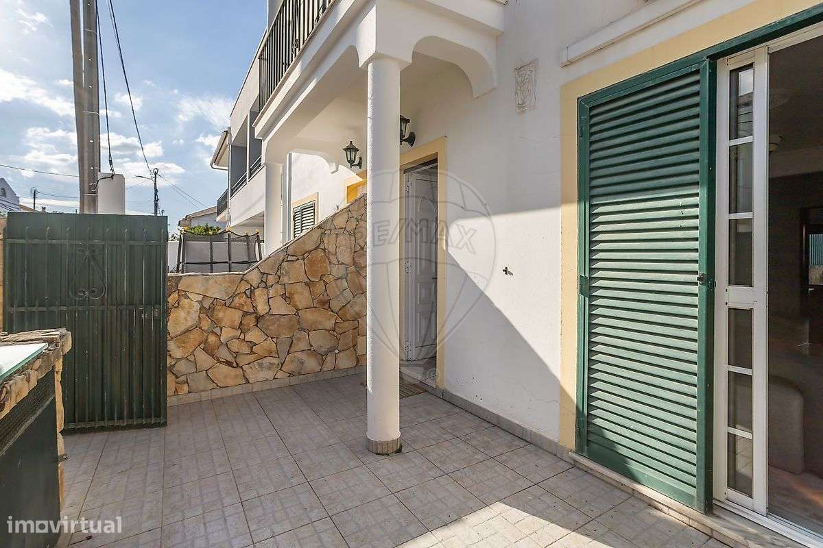 Moradia T3 com Quintal, Escritório e Churrasqueira – Quinta do Conde - Grande imagem: 4/39