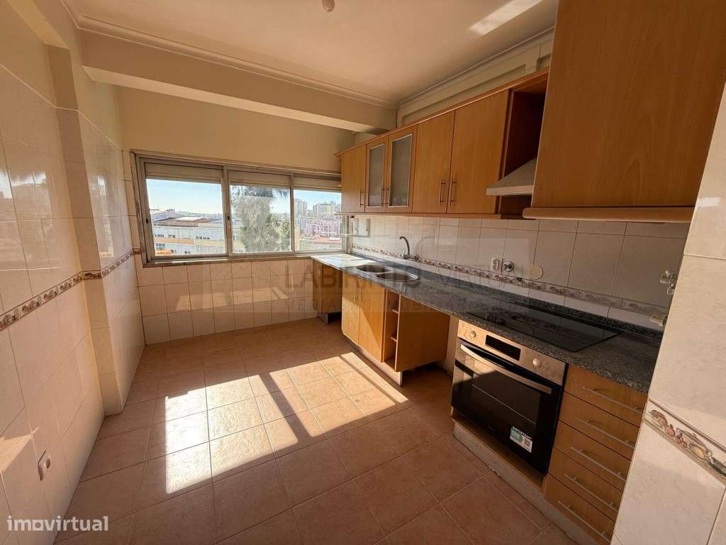 Vende-se T2, com varanda em Queluz - Grande imagem: 2/14