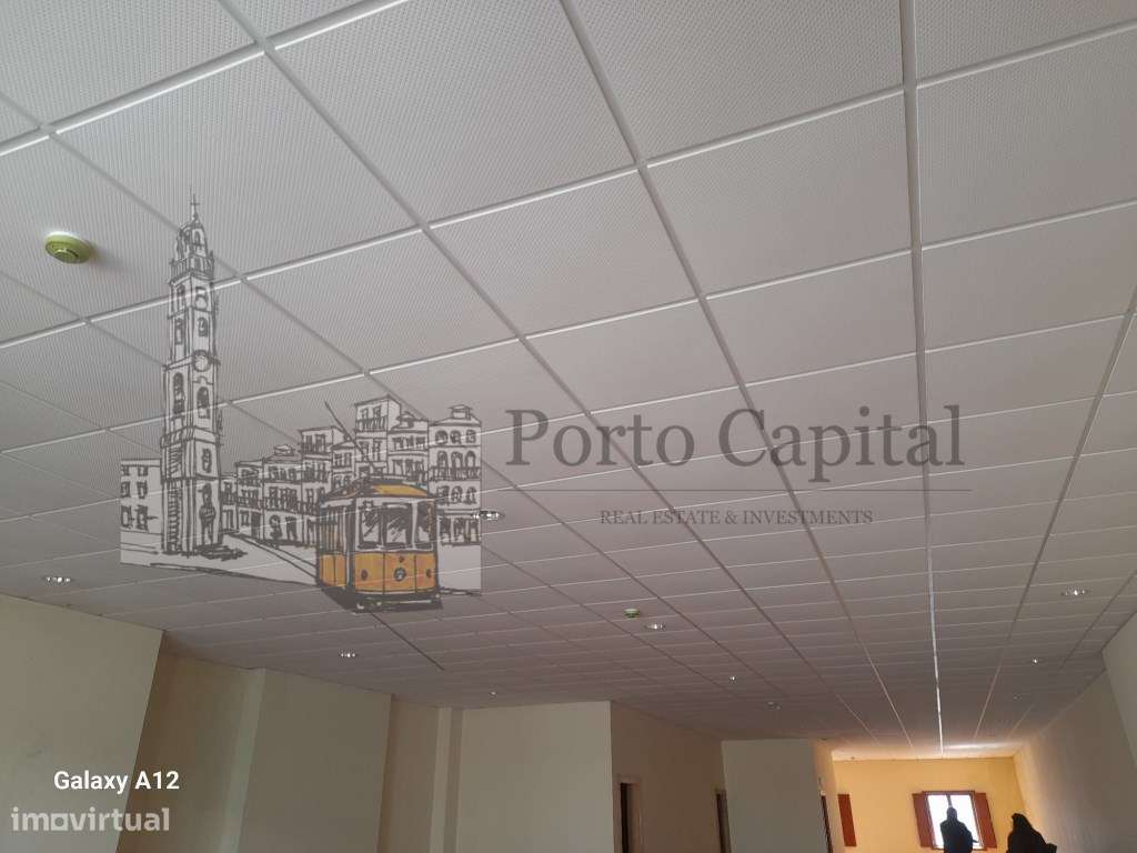 Excelente armazem junto ao Hospital de Santo António - Grande imagem: 3/20