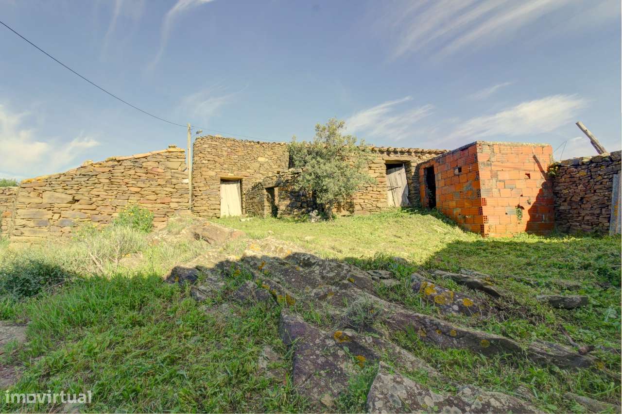 Moradia T4 para Recuperar, zona Alta na Serra de Tavira-15