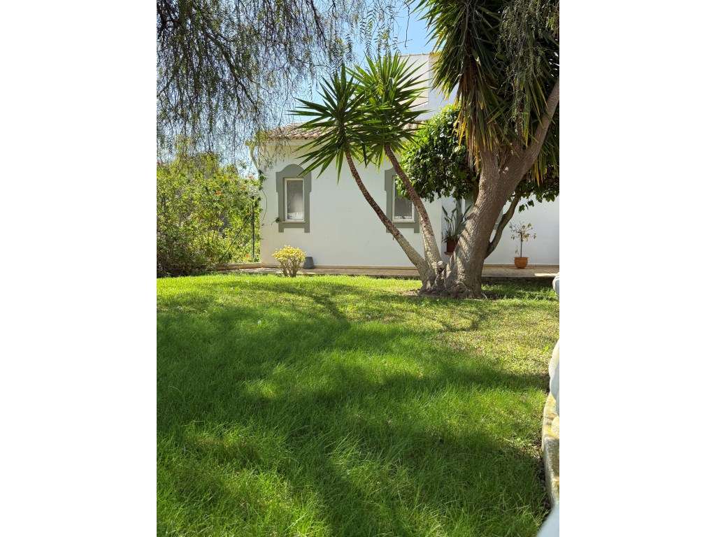 Moradia com 5 Quartos, Jardim e Piscina Privativa em Boliqueime - Grande imagem: 3/8