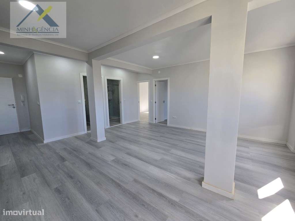 Apartamento T2 remodelado com arrecadação em Setúbal-6