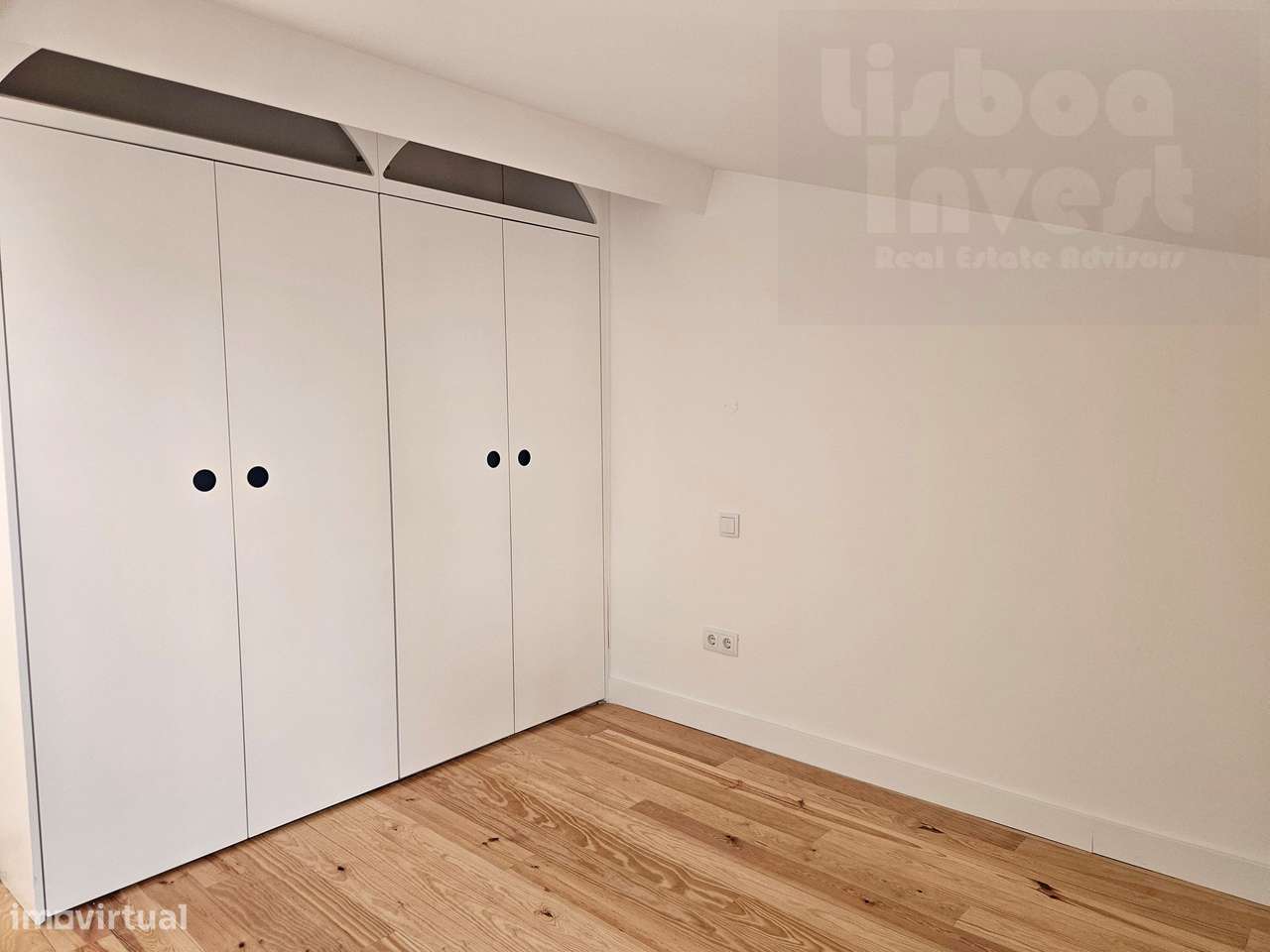 Vendo T2  remodelado em predio totalmente remodelado Terraço vista Rio-33