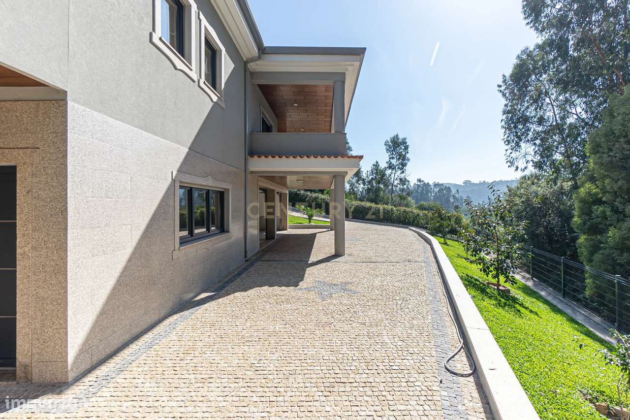 Fantástica moradia T4 de Luxo com piscina em Valongo-37