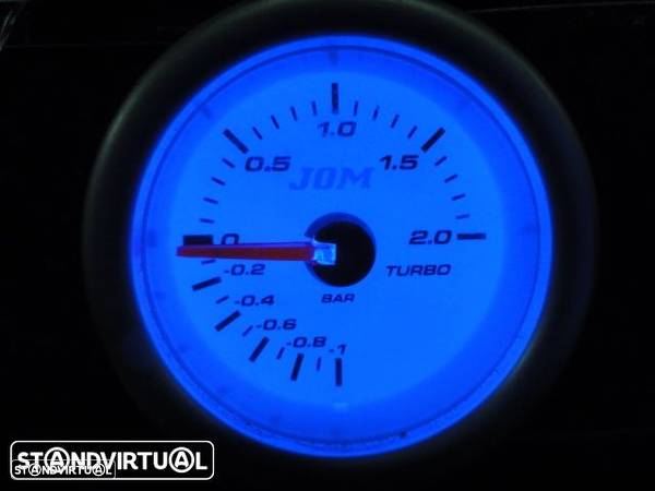 Manómetro fundo branco c/iluminação led azul disponível em pressão do turbo, pressão do oleo, temperatura do oleo, temperatura da água, voltagem - 3