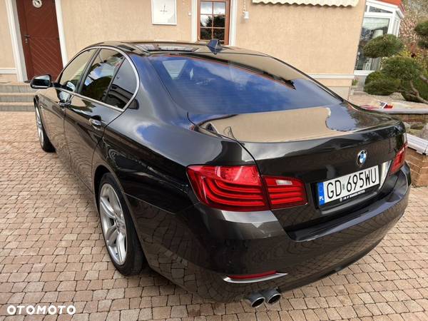 BMW Seria 5 525d xDrive - 10