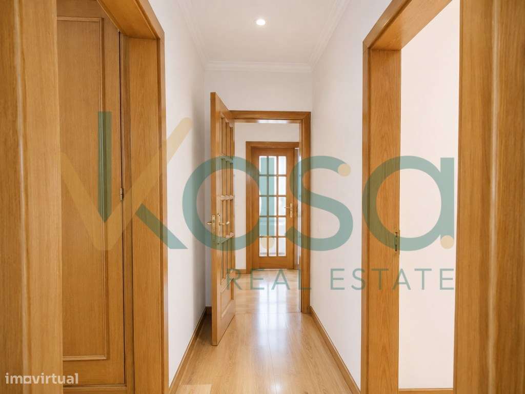 T2 amplo com 98 m², garagem independente, varanda e elevador | Alto...-7