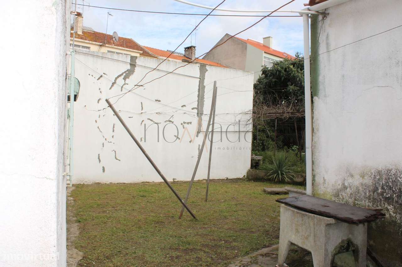 Oportunidade Única de Investimento  Prédio com Lojas, Habitação e A...-6