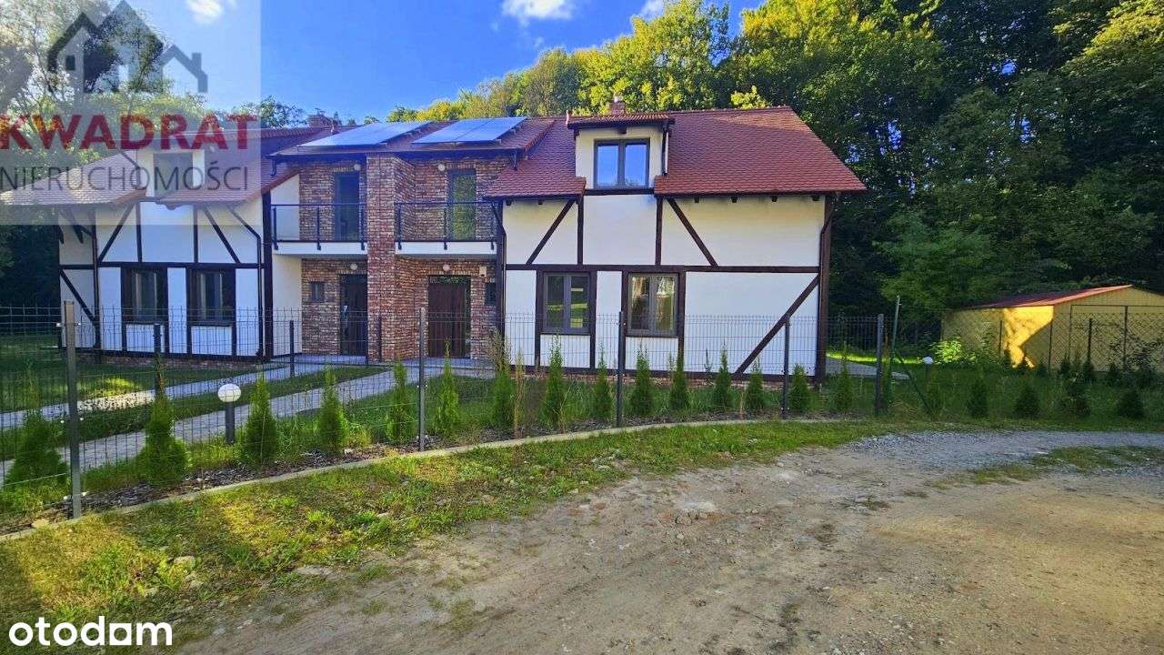 Dom przy ścianie lasu w Bażantarni obok strumyka.-1