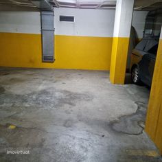 Lugar de Garagem espaçoso na Rua Alfredo Keil-Foz do Douro