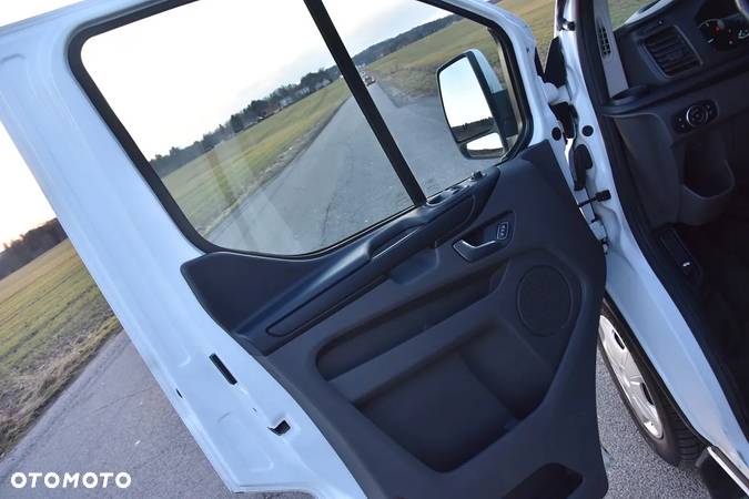 Ford TRANSIT CUSTOM 320 L2H1 - 19