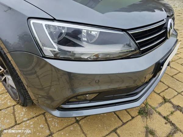 VW Jetta 2.0 TDI Highline - 9