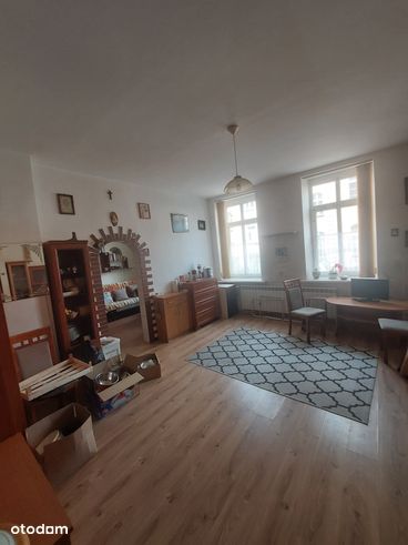 Sprzedam mieszkanie w zabytkowej kamienicy na parterze-2