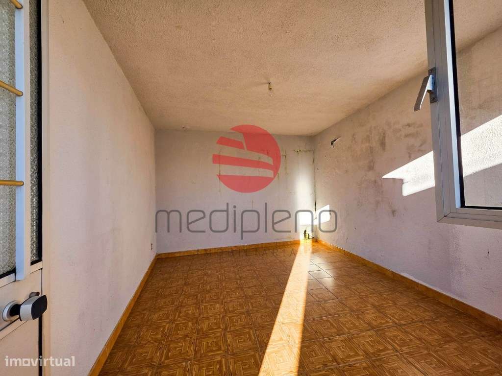 MORADIA T4 C/ GARAGEM-11