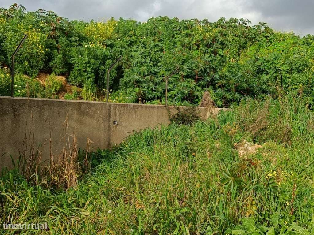LHL1940 - Terreno urbano, para construção habitação de 880m2 + cave-8