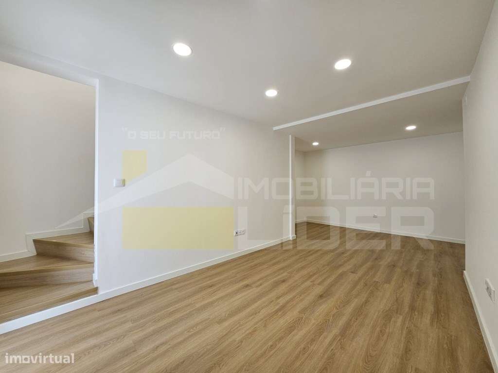 Moradia T4 na Freixofeira a 5 minutos da Freiria. 
Espaço, confort...-6