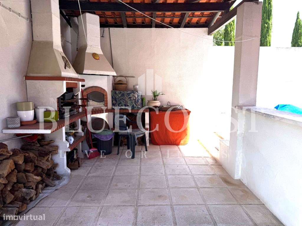 Moradia V4 com 3 Pisos - Espaço e Conforto-56