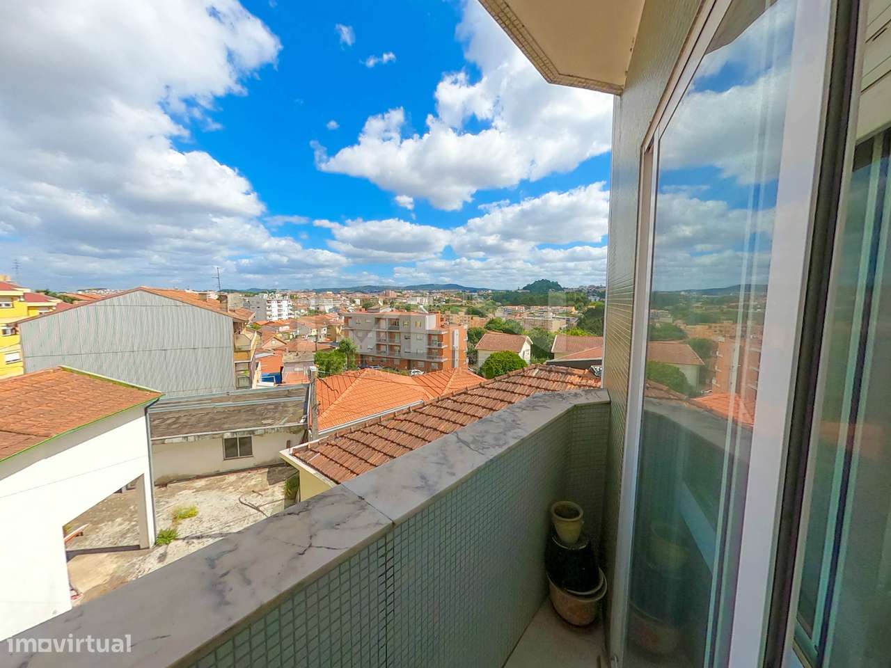 Apartamento T3 c/ Suite e garagem para dois carros-6