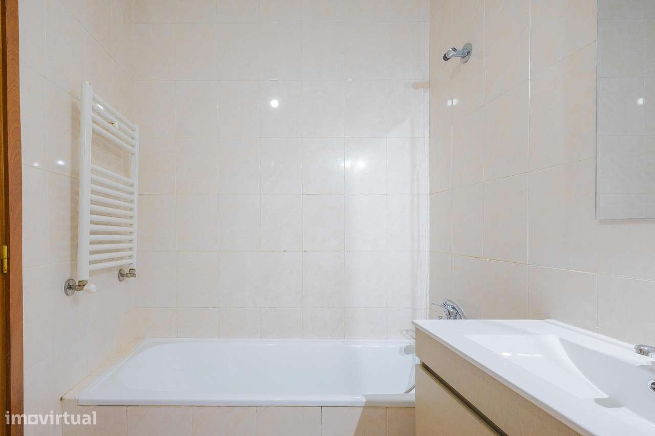 Apartamento T3 com Duas Garagens Fechadas em Águas Santas, Maia-32