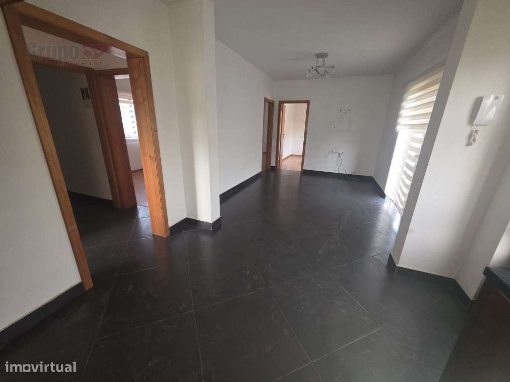 Moradia T3 com Armazém de 300m² - O Equilíbrio Perfeito entre Habit...-12