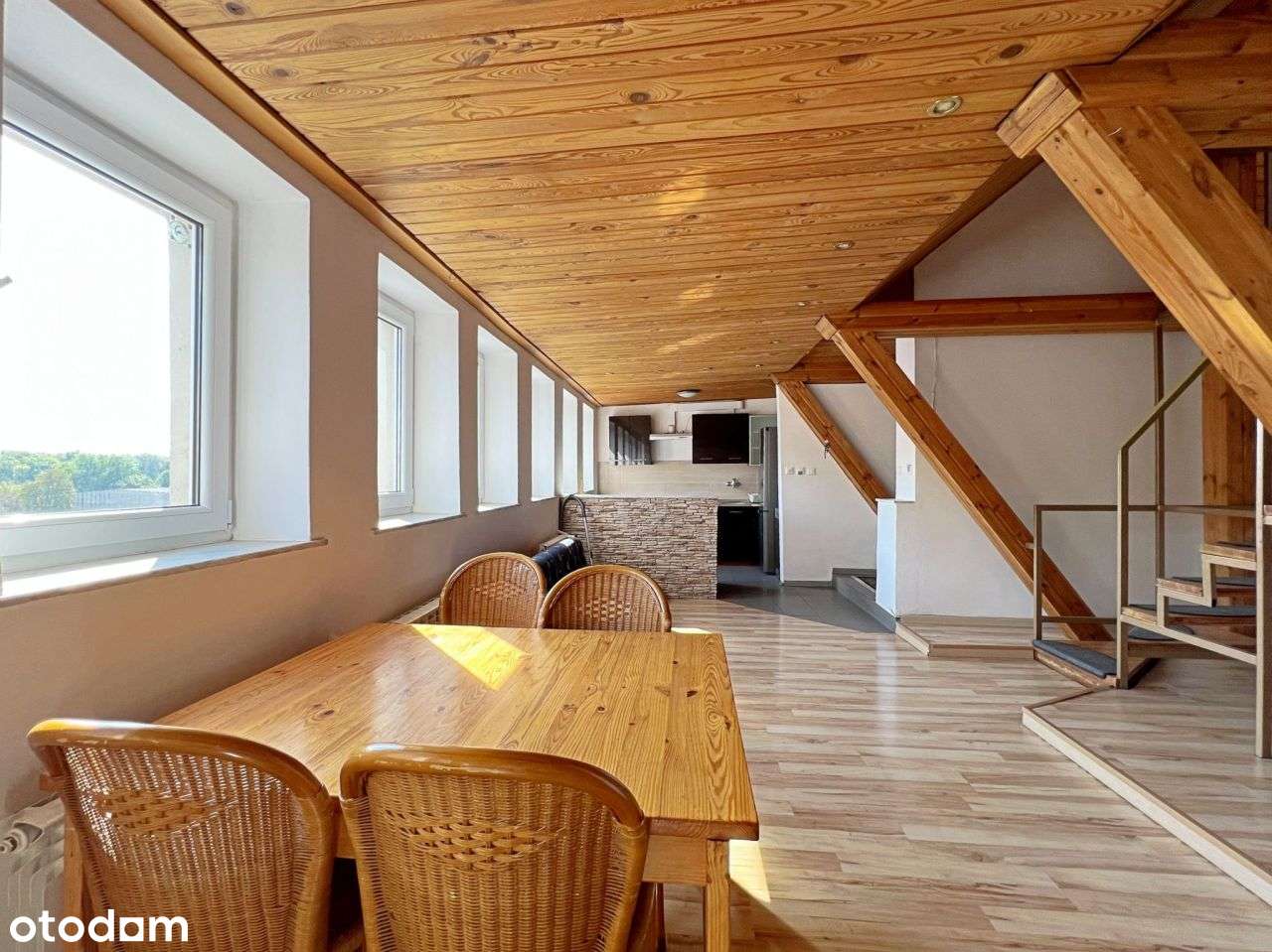 Dwupoziomowe z potencjałem w dobrej lokalizacji-1