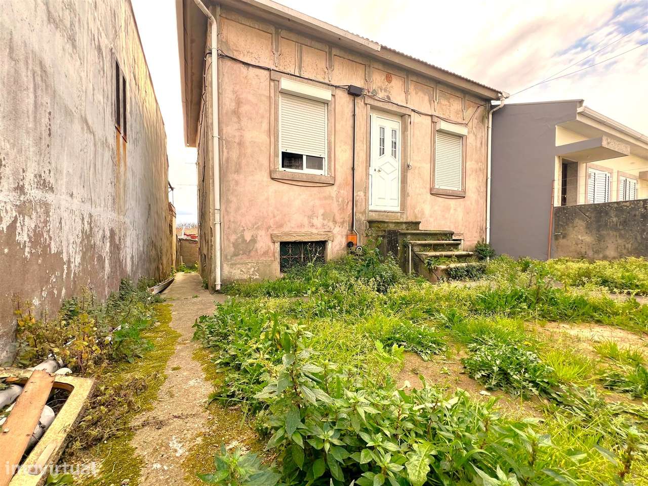 Moradia para reabilitar ou aumentar num lote de 429 m2 em Aldoar - Grande imagem: 5/13