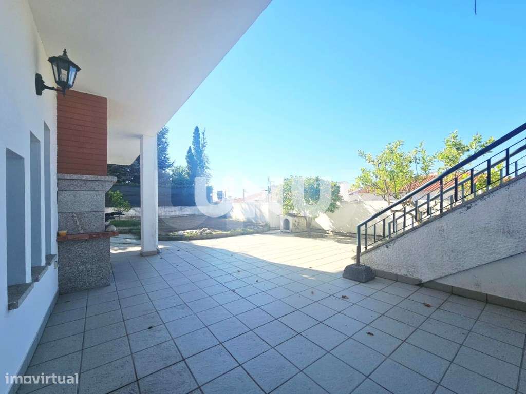 Moradia em Banda T5 - A 5 Minutos do Centro da Cidade de Viseu-26