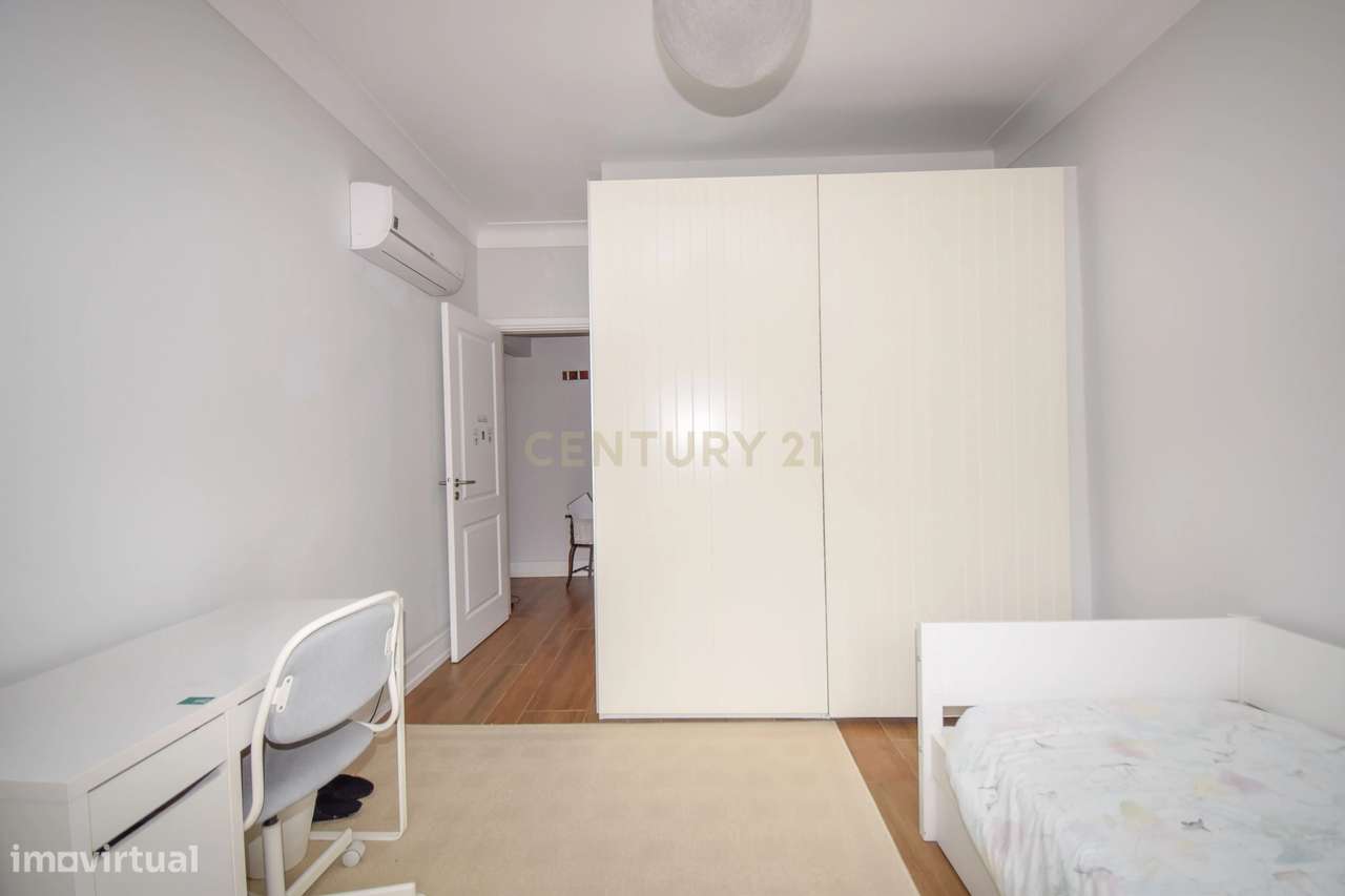 T3 Renovado | Luminosidade Natural | Localização Premium na Alameda /-7