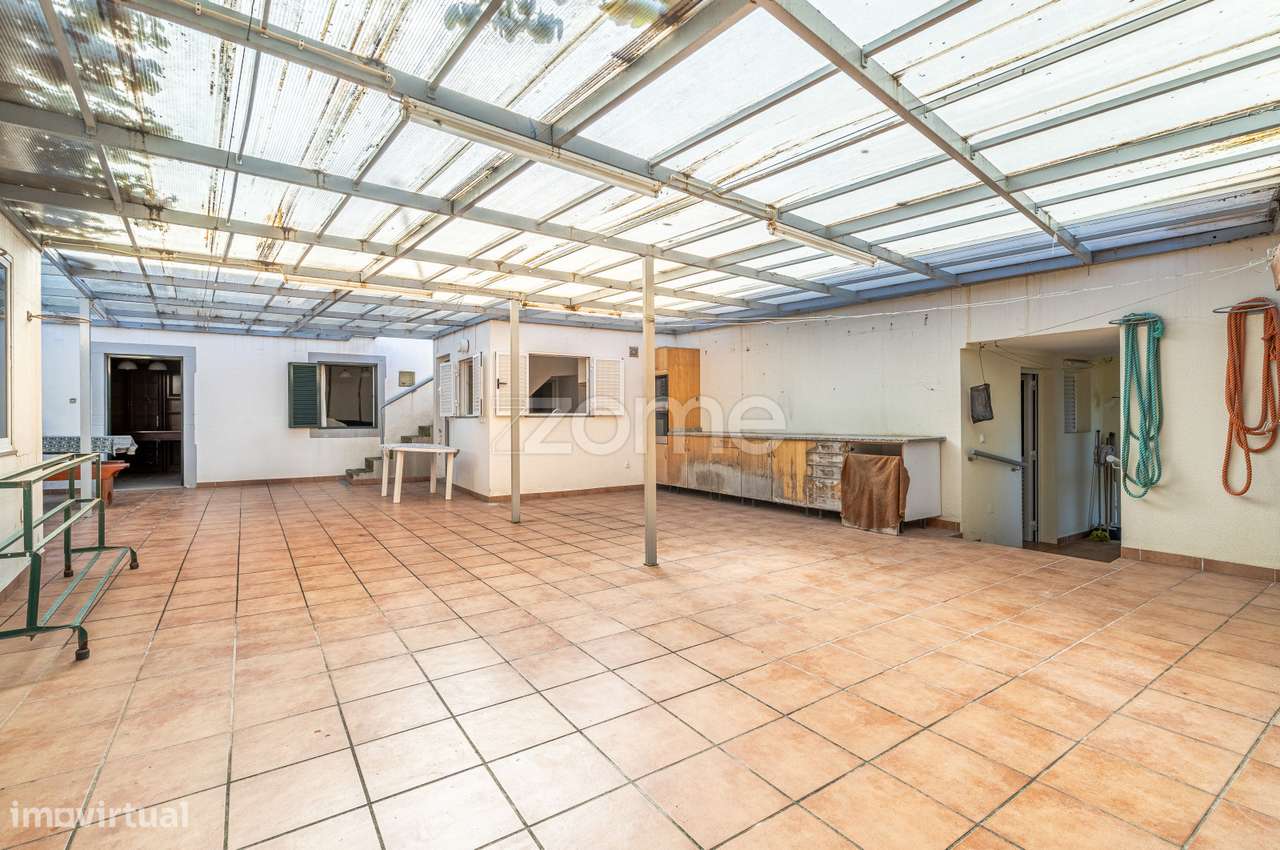 Moradia T6 na Ribeira Brava – Espaço e potencial investimento-25