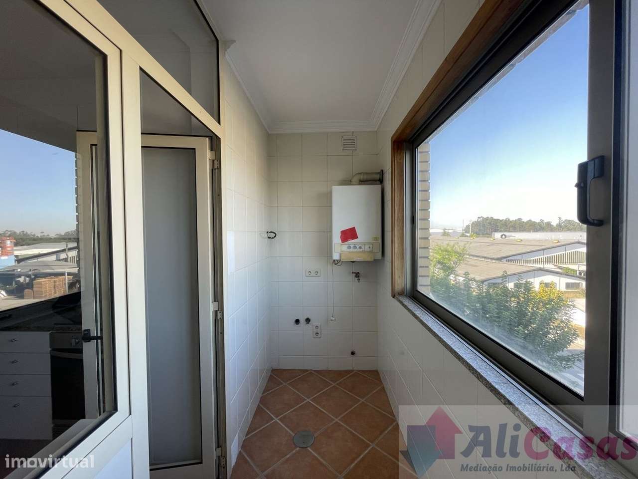 **Excelente Apartamento T2 C/Ampla varanda em Localização Privilegia-14