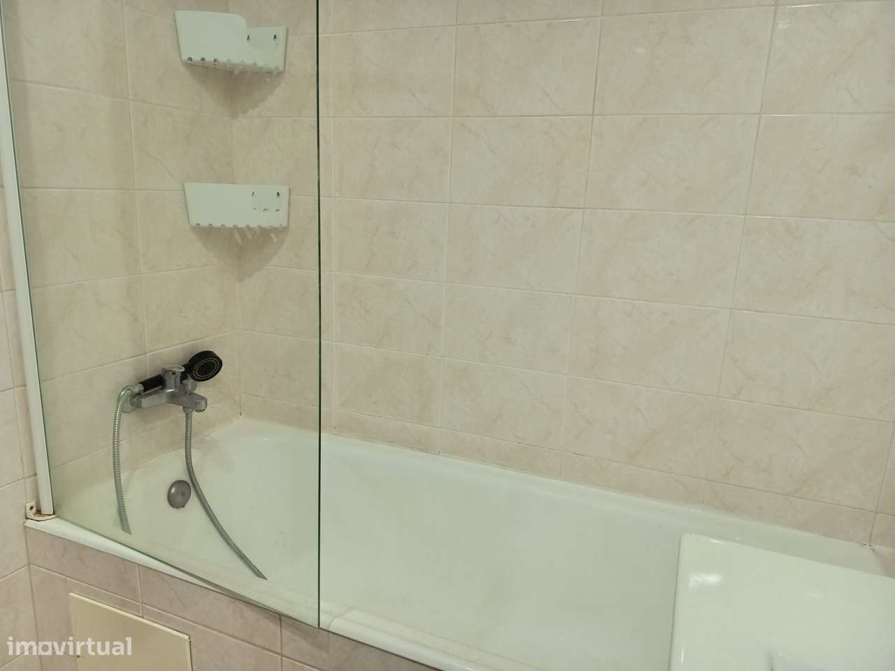 Magnífico T2, com 2 lugares de garagem, junto ao Mira Maia Shopping-7