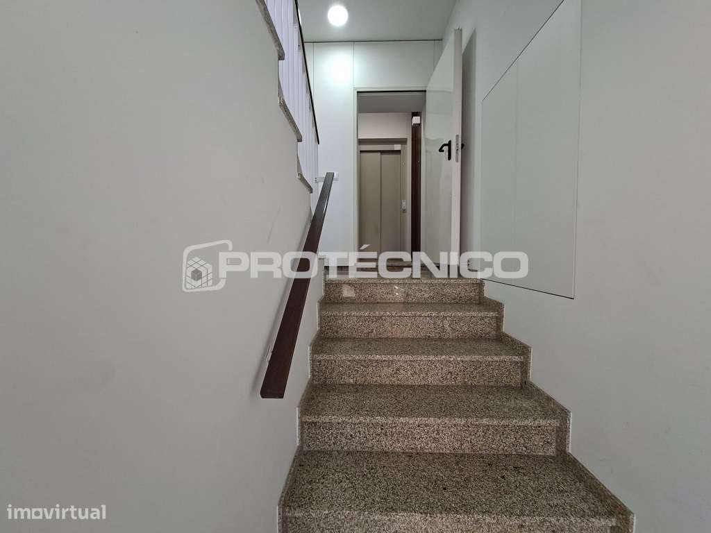 T2 com Excelentes Áreas - Urb. Souto do Rio-19