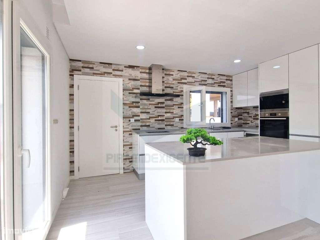 Moradia Isolada, Fernão Ferro, 2 Suítes, open space 46m2-7