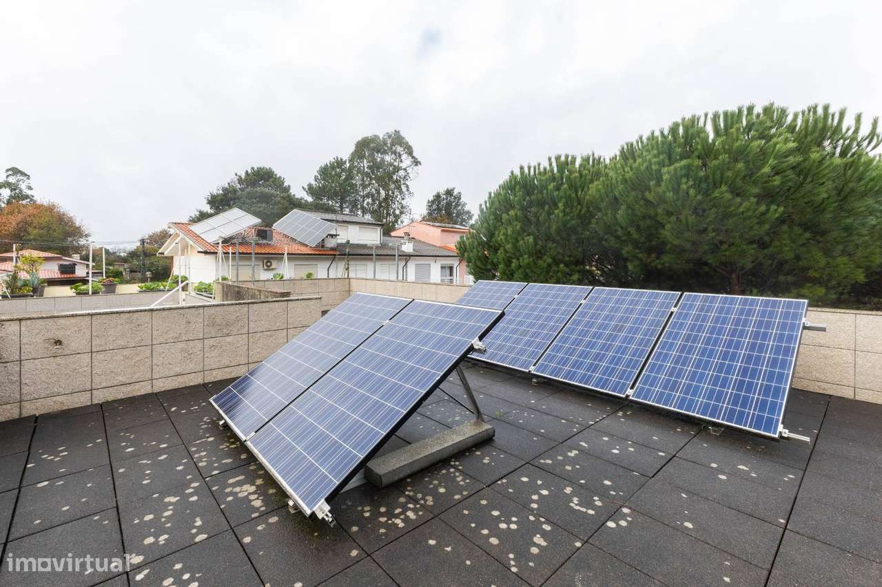 Moradia T4 na Maia – Renovada, 3 Frentes, Terraço e Garagem a...-3