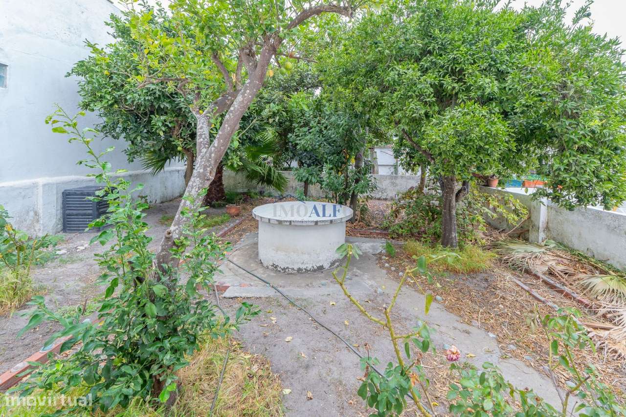 Moradia T2 com quintal no centro do Pinhal Novo, junto a transportes-26