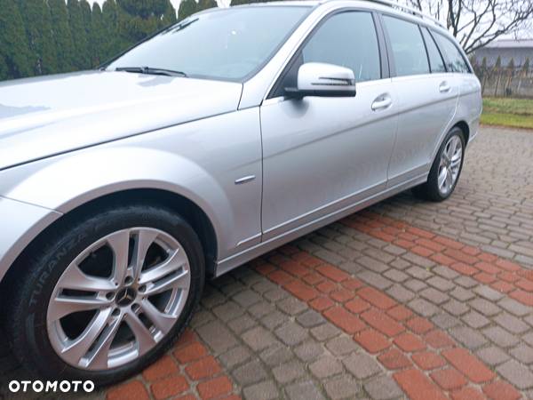 Mercedes-Benz Klasa C 220 T CDI DPF Automatik BlueEFFICIENCY Avantgarde - 22