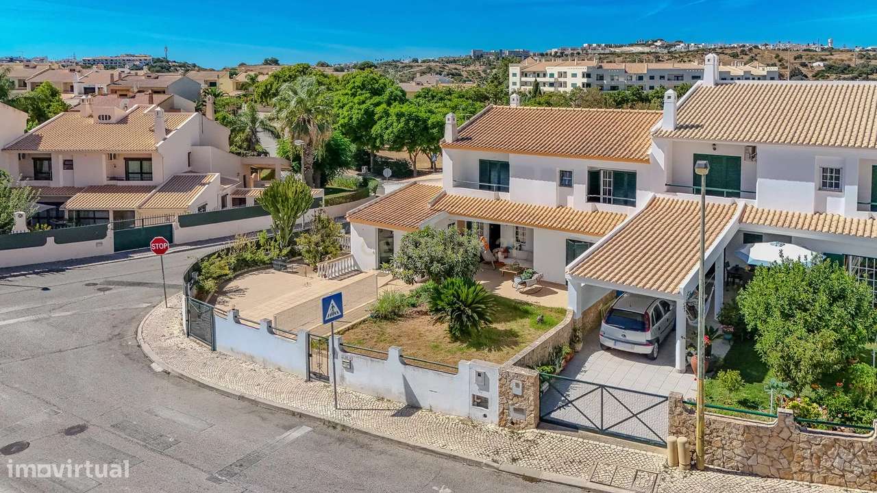 Moradia T2 Geminada C/ 2 Apartamentos Independentes e 238 M2 de Área E - Grande imagem: 2/57