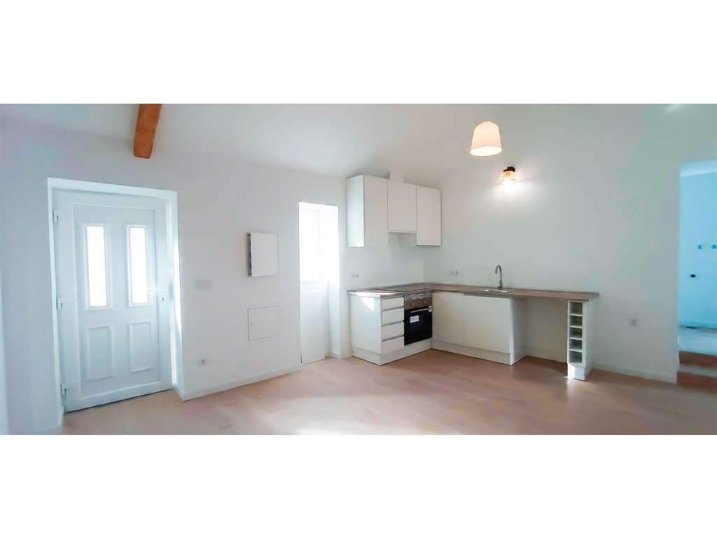 MORADIA RENOVADA T1+1 COM LOGRADOURO E ESTACIONAMENTO A 20 MINUTOS ... - Grande imagem: 5/20