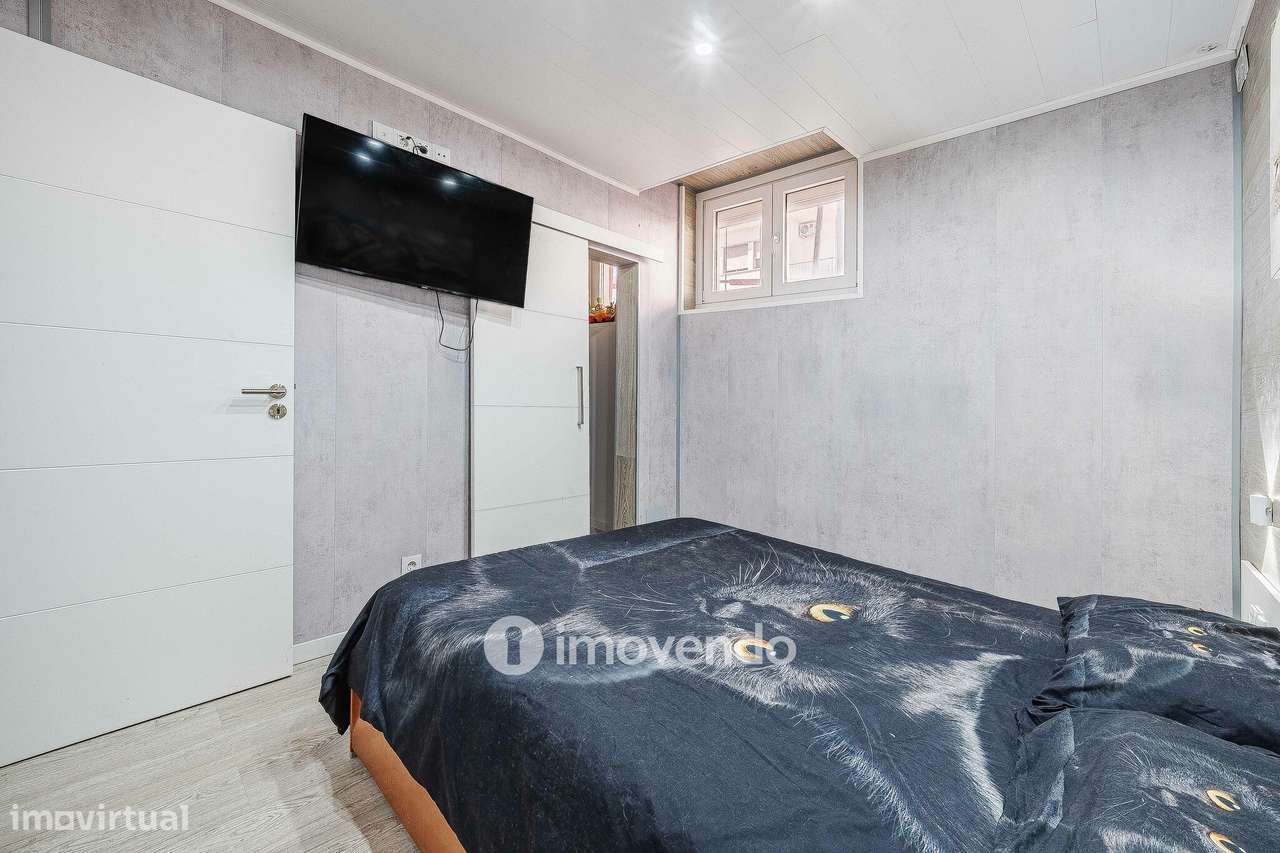 Apartamento T2, com logradouro grande, em Odivelas-24