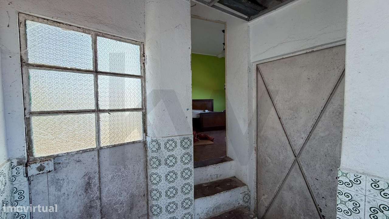 Moradia para reconstrução | Terreno 1.506 m2 | Vista campo | Periferia-25