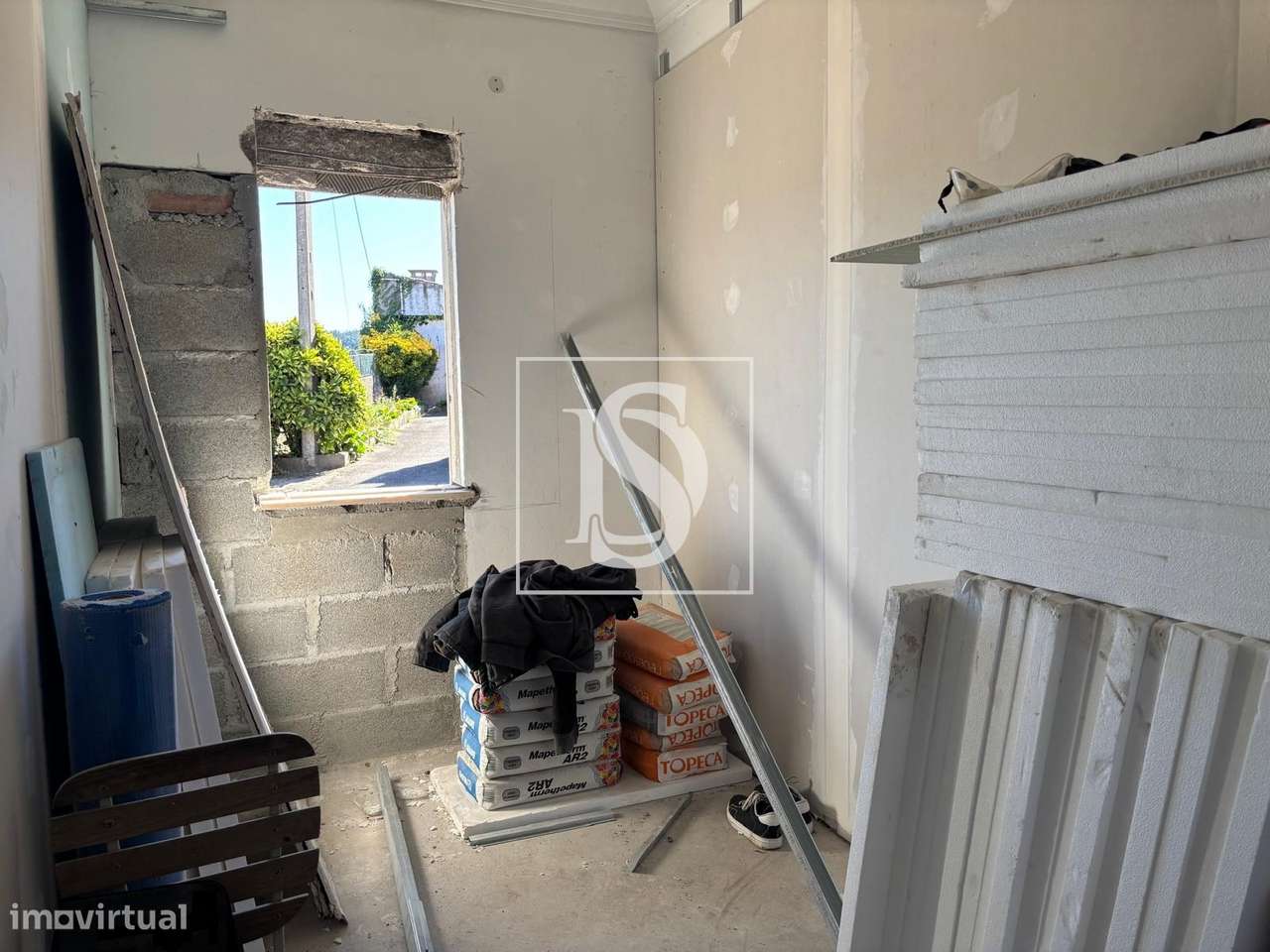 Andar Moradia T2+1 em Barroselas totalmente renovado (R/C)  com quinta-7