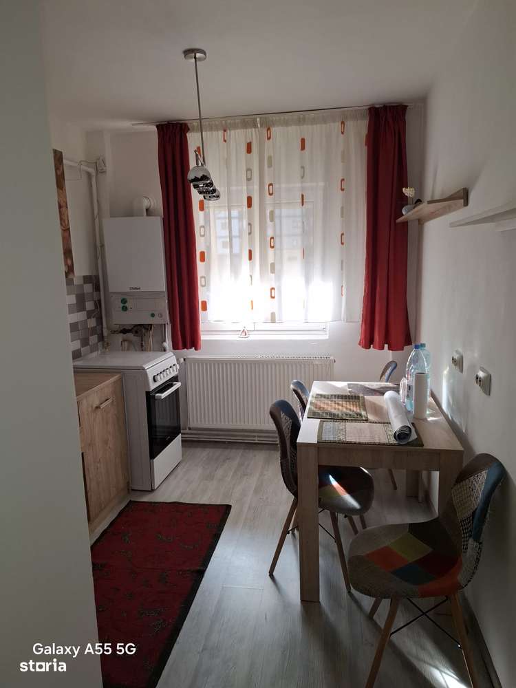 Apartament 4 camere decomandat, Craiter, suprafata 83 mp, 2 bai, beci. - Imagine principală: 1/19