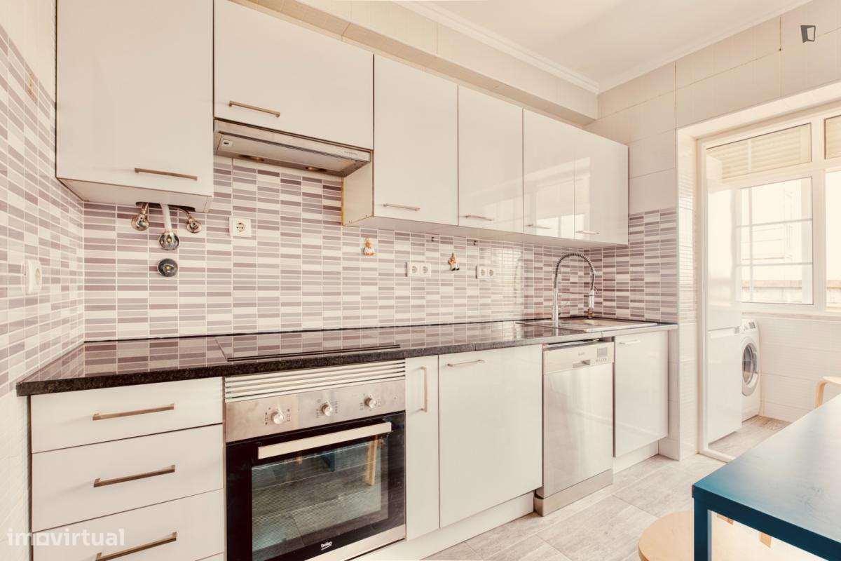 Quarto - localizado em Benfica Lisbon - Grande imagem: 4/10